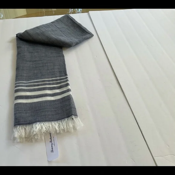 Tommy Bahama Breezy Travel Ruana, new with tag. - Picture 5 of 7